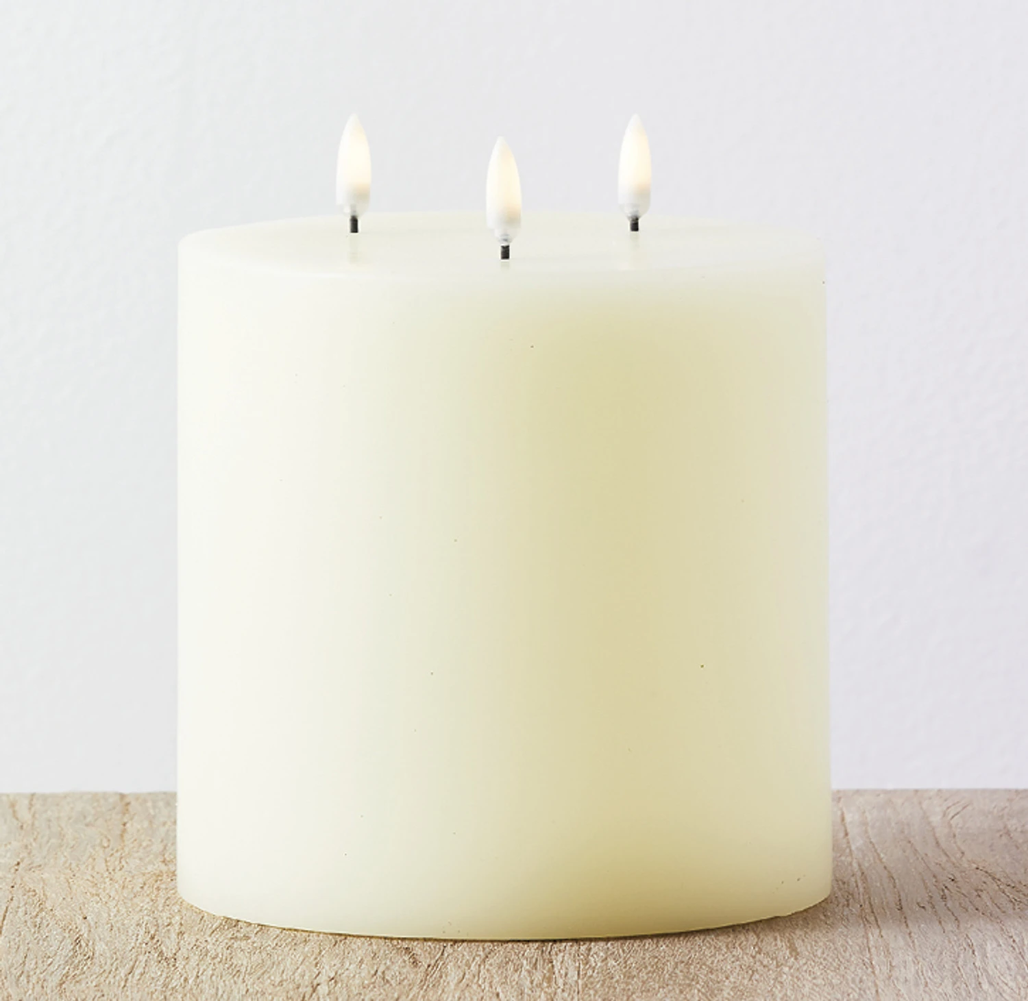 Uyuni 6" X 7" Large Ivory Triflame Candle 4034551
