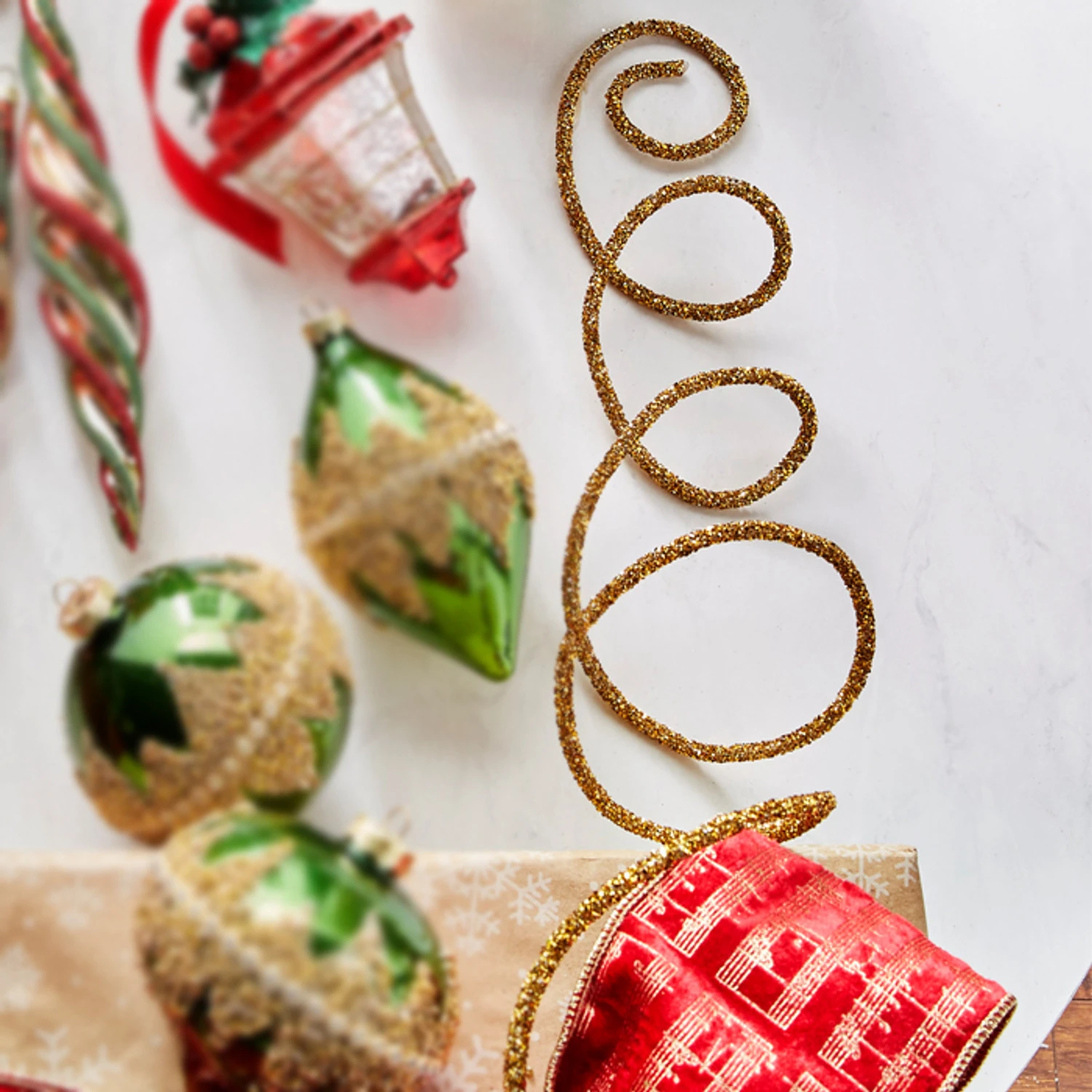 Raz 10' Gold Glittered Rope Christmas Tree Garland G4206838 Raz 10' Gold Glittered Rope Christmas Tree Garland G4206838 -The Jolly Christmas Shop G4206838 71002.1686165207