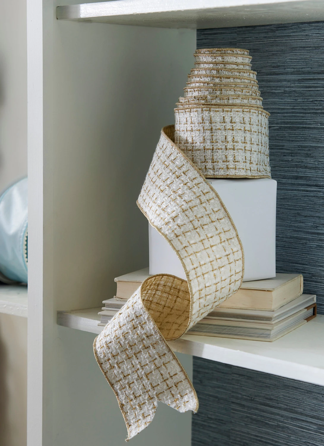 Raz 4" White and Gold Tweed Wired Christmas Ribbon R4371783 Raz 4" White And Gold Tweed Wired Christmas Ribbon R4371783 -The Jolly Christmas Shop R4371783 2 52493.1686688868